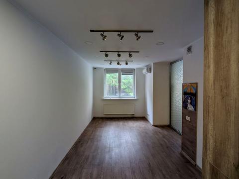 комерційна за адресою Київ, Ділова вул. (Димитрова), 2-Б