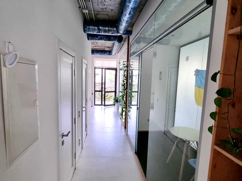 комерційна за адресою Воздвиженська вул., 51а