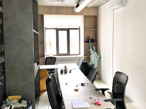 комерційна за адресою Воздвиженська вул., 51А