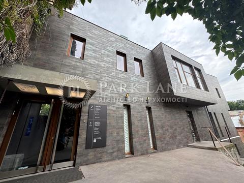 комерційна за адресою Михайлівська вул., 22