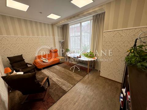 комерційна за адресою Михайлівська вул., 22