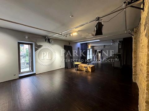 комерційна за адресою Михайлівська вул., 22