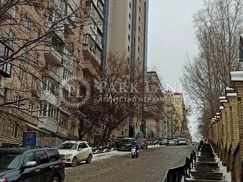 комерційна за адресою Шовковична вул., 34в