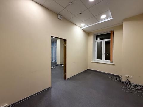 комерційна за адресою Саксаганського вул., 3