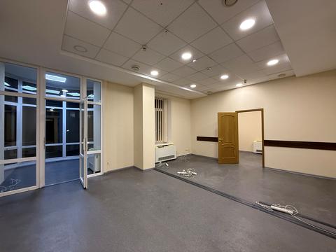 комерційна за адресою Саксаганського вул., 3