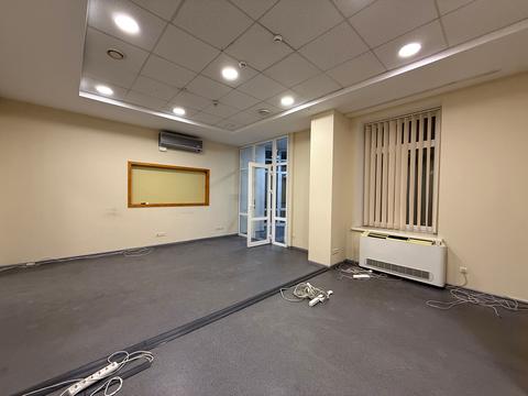 комерційна за адресою Саксаганського вул., 3