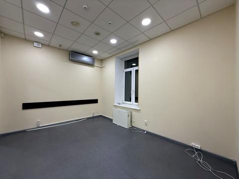 комерційна за адресою Саксаганського вул., 3