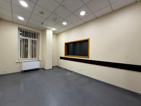 комерційна за адресою Саксаганського вул., 3