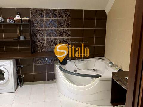 будинок за адресою смт. Козин, Центральна вул.