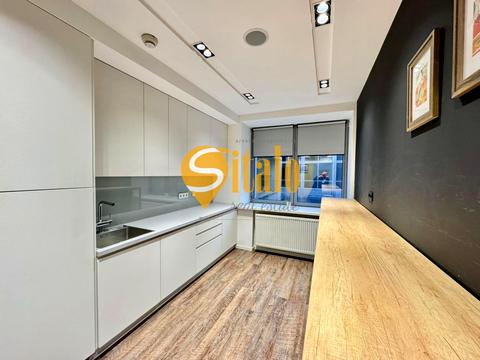 комерційна за адресою Спортивна пл., 3