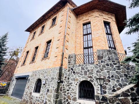 будинок за адресою Сім'ї Шкарівських вул.