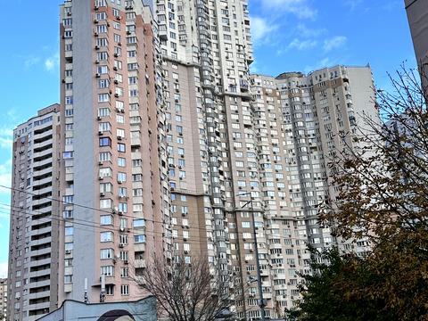 комерційна за адресою Київ, Срібнокільська вул., 1