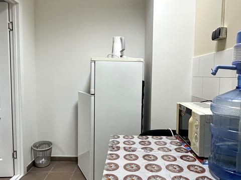 комерційна за адресою Київ, Срібнокільська вул., 1