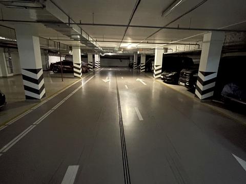 паркомісце за адресою Андрія Верхогляда вул. (Михайла Драгомирова), 11-Б