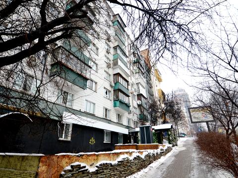 комерційна за адресою Володимиро-Либідська вул., 16