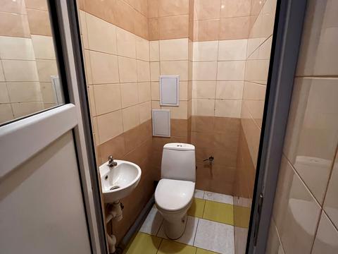 комерційна за адресою Небесної Сотні вул. (Руднєва), 32