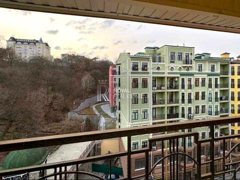 квартира за адресою Дегтярна вул., 31