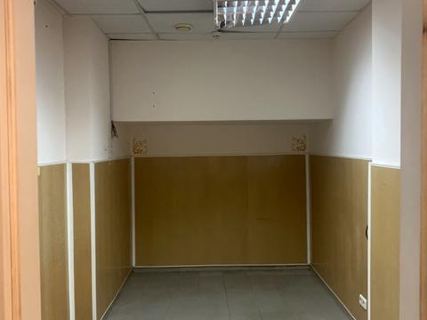 комерційна за адресою Раїси Окіпної вул., 4