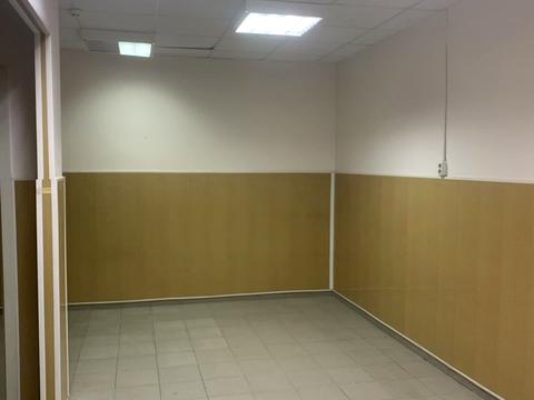 комерційна за адресою Раїси Окіпної вул., 4