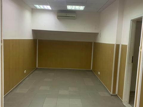 комерційна за адресою Раїси Окіпної вул., 4