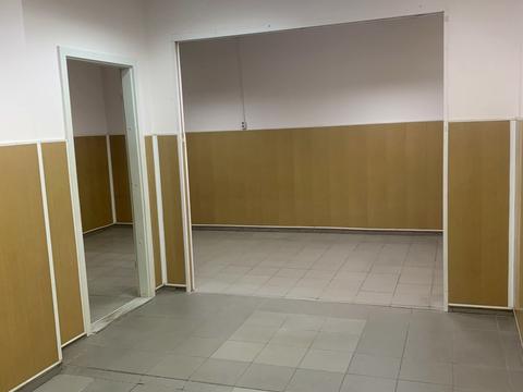 комерційна за адресою Раїси Окіпної вул., 4