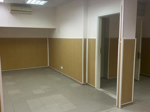 комерційна за адресою Раїси Окіпної вул., 4