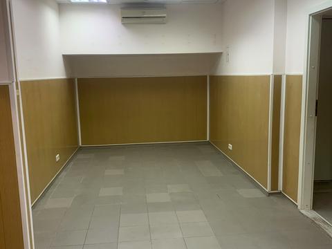 комерційна за адресою Раїси Окіпної вул., 4