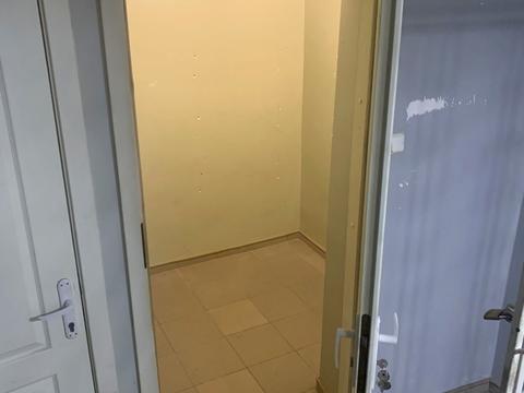 комерційна за адресою Раїси Окіпної вул., 4