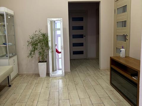 комерційна за адресою Лісова вул., 1-М