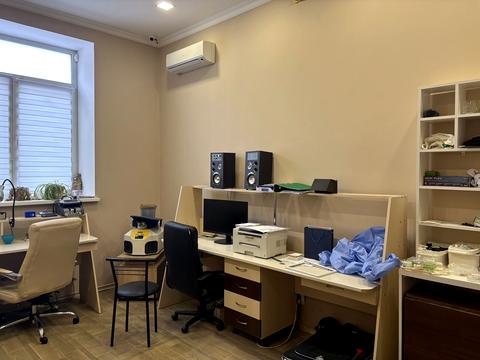 комерційна за адресою Лісова вул., 1-М