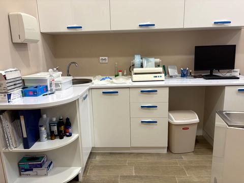 комерційна за адресою Лісова вул., 1-М