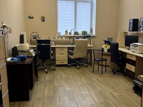 комерційна за адресою Лісова вул., 1-М