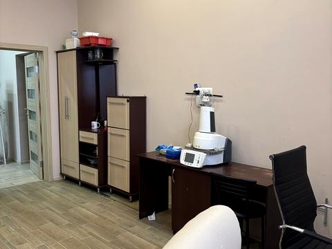 комерційна за адресою Лісова вул., 1-М