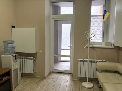 комерційна за адресою Лісова вул., 1-М