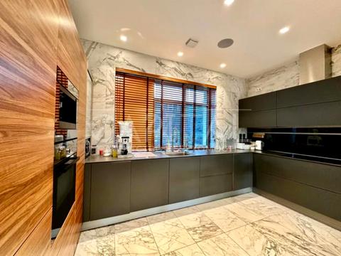 будинок за адресою Набережна