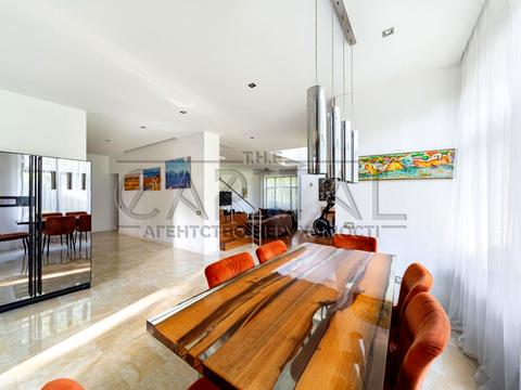 будинок за адресою Патріарха Володимира Романюка вул. (Жовтнева)