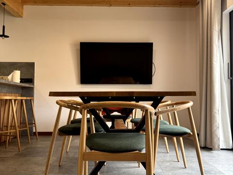 дом по адресу Карпатская ул.