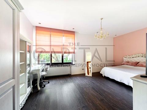 будинок за адресою Патріарха Володимира Романюка вул. (Жовтнева), 1