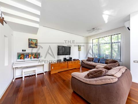 будинок за адресою Патріарха Володимира Романюка вул. (Жовтнева), 1