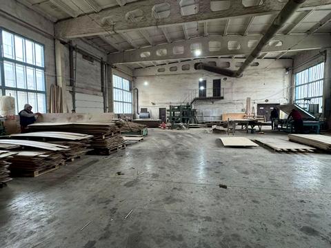 комерційна за адресою Головна, 1