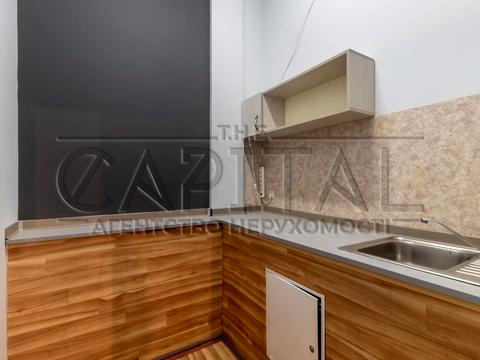 комерційна за адресою Павлівська вул., 18