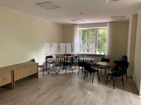 комерційна за адресою Василя Тютюнника вул. (Анрі Барбюса), 16