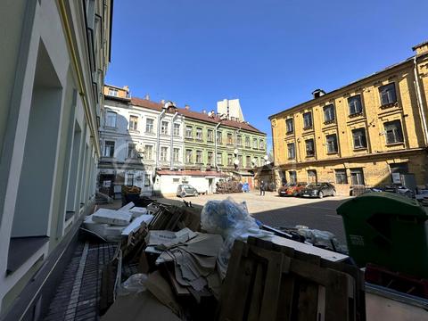 комерційна за адресою Київ, Жилянська вул., 14