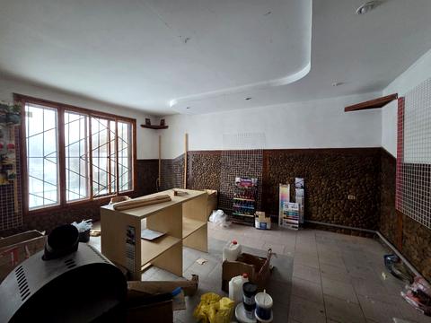 комерційна за адресою Лугова вул., 3а