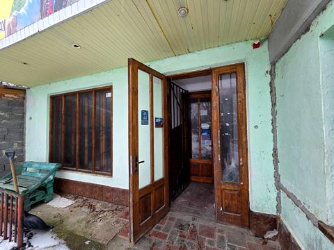 комерційна за адресою Лугова вул., 3а