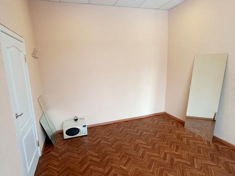 комерційна за адресою Батумська вул., 11