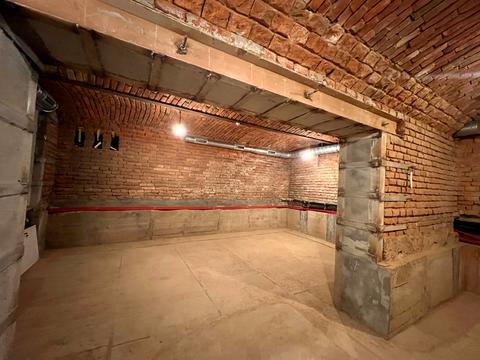 комерційна за адресою Шашкевича вул., 4