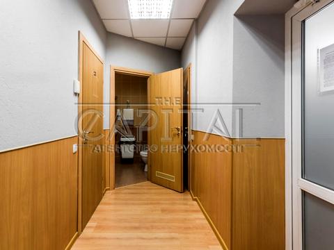 комерційна за адресою Воздвиженська вул., 43