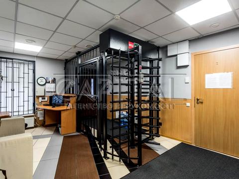 комерційна за адресою Воздвиженська вул., 43