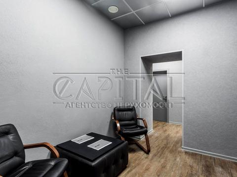 комерційна за адресою Воздвиженська вул., 43